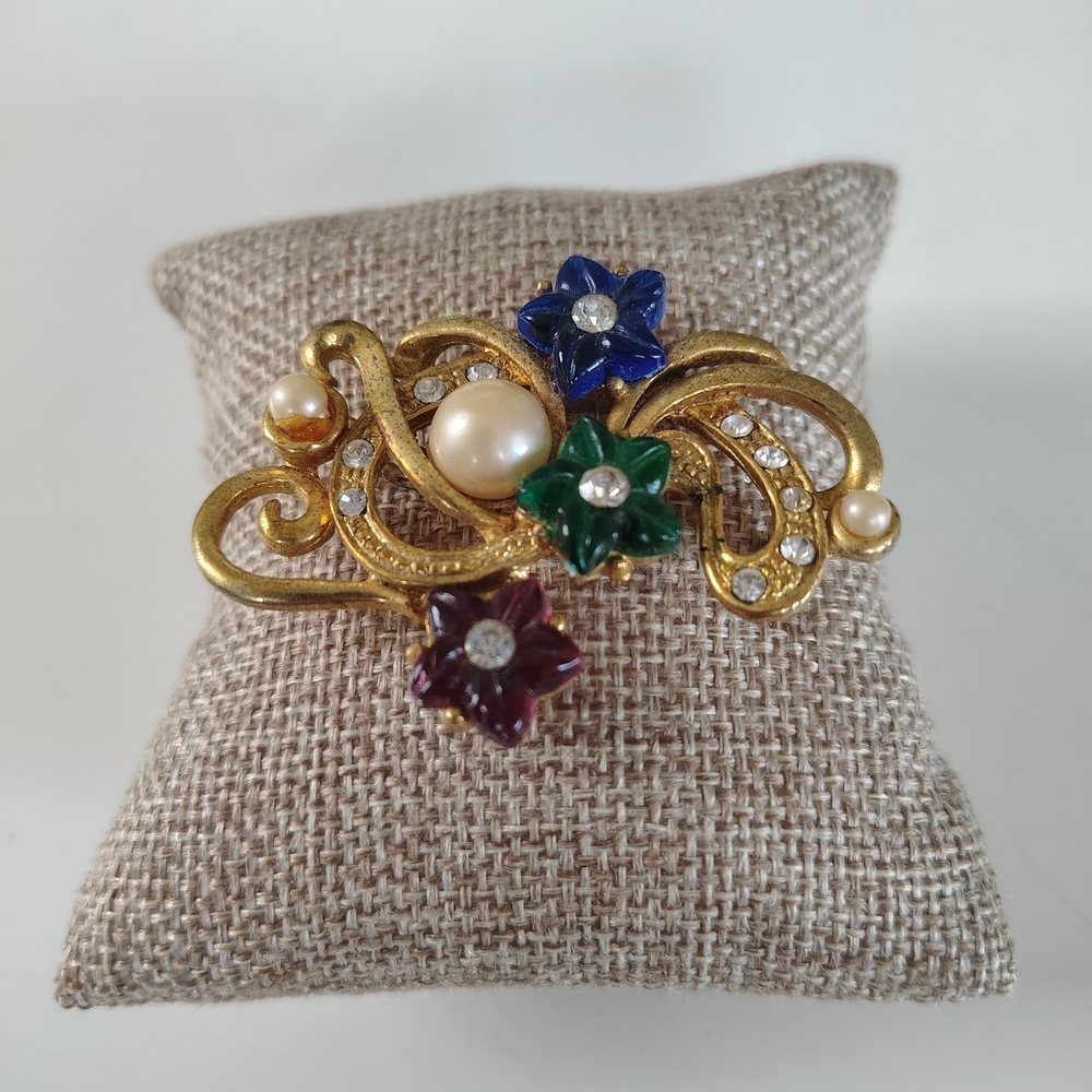 Elegant Gold Floral Brooch with Multicolor Accents - Picture 11 of 12
